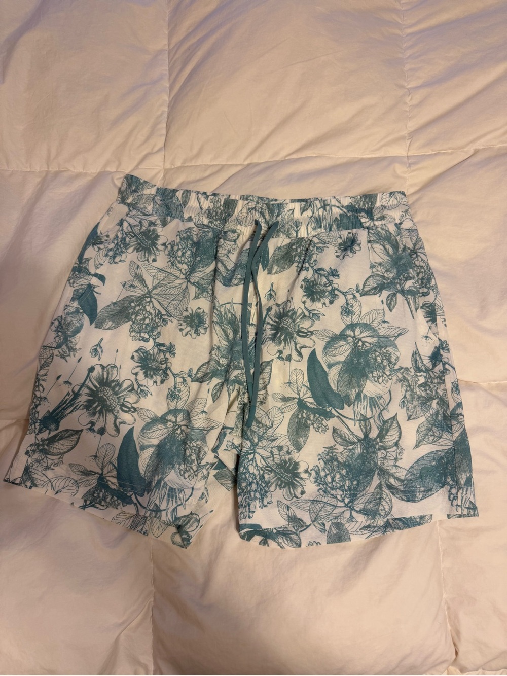 Fabletics Shorts 7inch Inseam Size L With White And Teal floral Design For Men